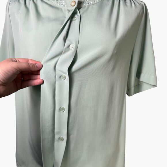 Vintage Koret Sage Green Hidden Button Embroidered Short Sleeve Blouse - Picture 3 of 6